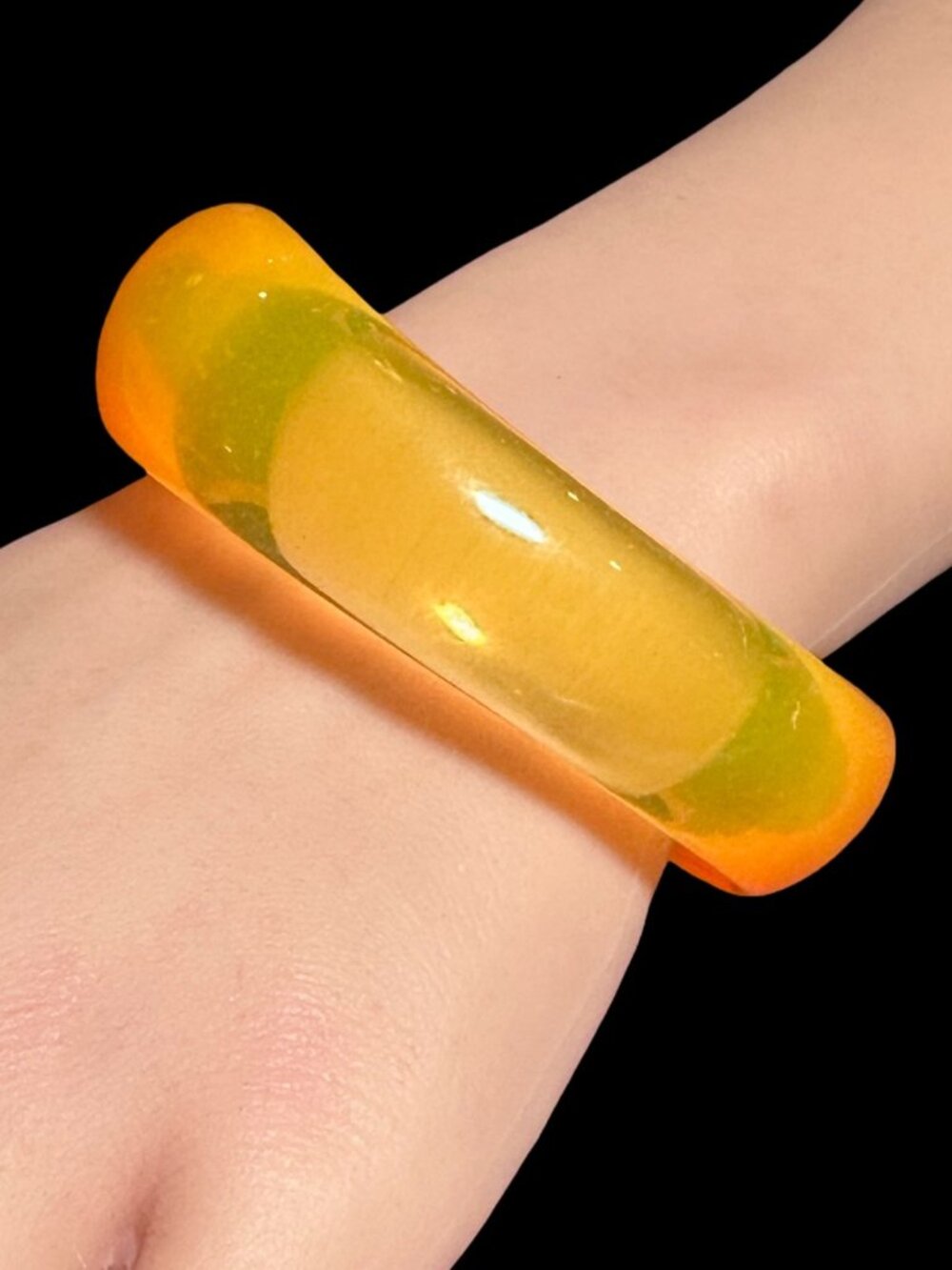 Acrylic Bangle Bracelet Chunky Orange Yellow Lightweight Womens Jewelry NWOT